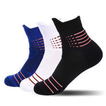 2020 calcetines atléticos de moda a rayas al por mayor para hombres calcetines deportivos lisos casuales